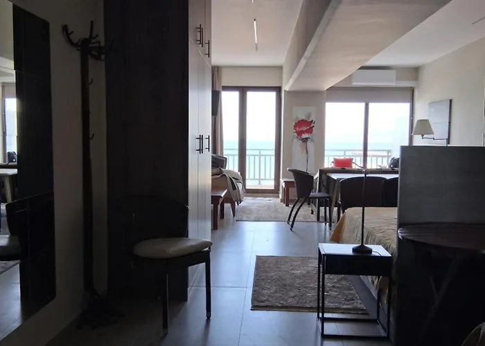 Seashore B Apartment *