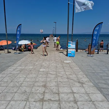 Seashore B شقة Peraía