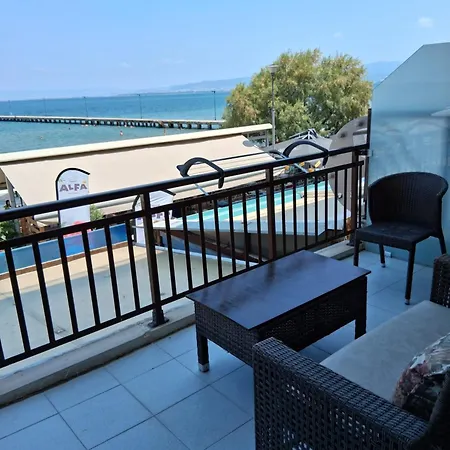 Seashore B Apartamento Peraía