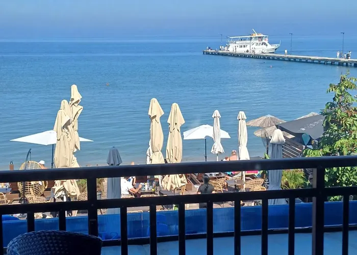 Seashore B * Peraía