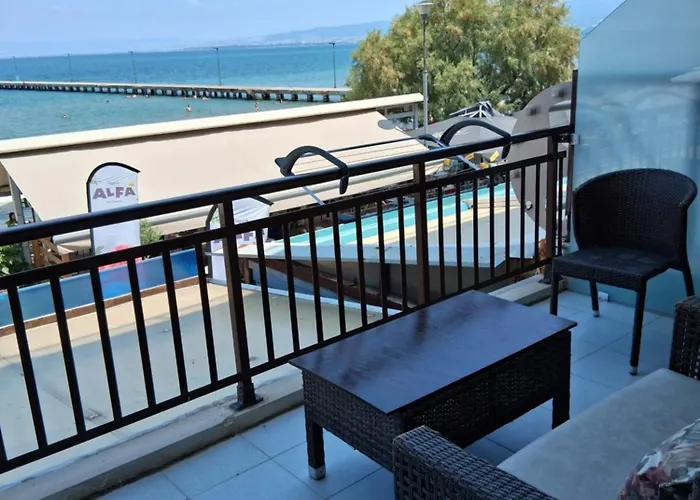Seashore B Apartament Peraía